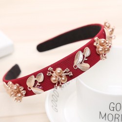 Elegant headband with crystals and pearlsHair