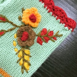 Knitted winter gloves - half-finger design - with a flowery embroideryGloves