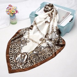 Luxurious scarf with trendy print - silkScarves