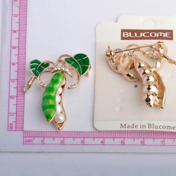 Green peas with pearls - crystal broochBrooches