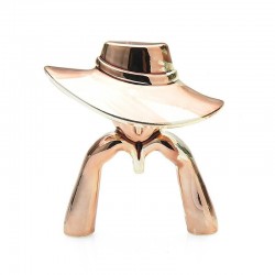 Lady figure wearing hat - broochBrooches