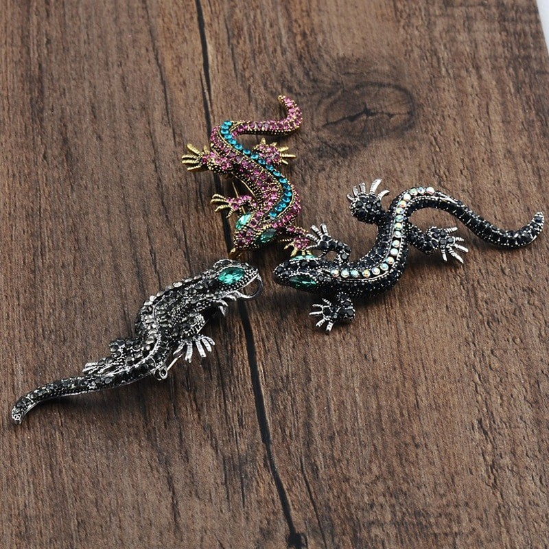 Vintage brooch with crystal lizardBrooches