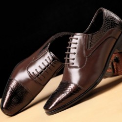 Elegant leather flat shoes - snake skin pattern - with lacesShoes