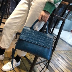 Elegant shoulder bag - leather - crocodile skin patternHandbags