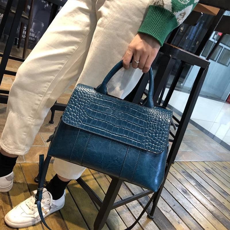 Elegant shoulder bag - leather - crocodile skin patternHandbags