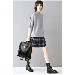 Luxurious vintage backpack - leather shoulder bag - with decorative V letterBackpacks