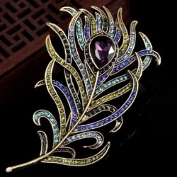 Vintage feather shaped brooch with crystalsBrooches