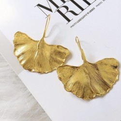 Leaves shaped gold earrings - metalEarrings