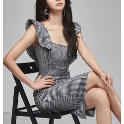 Elegant slim pencil dress - with ruffles - plaid grayDresses