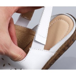 Fashionable flat sandals - open toe / heelSandals