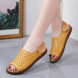 Fashionable flat sandals - open toe / heelSandals