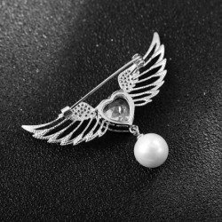 Luxurious brooch - angel wings - crystal heart - pearlBrooches