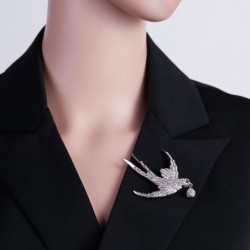 Colorful rhinestone bird - vintage broochBrooches