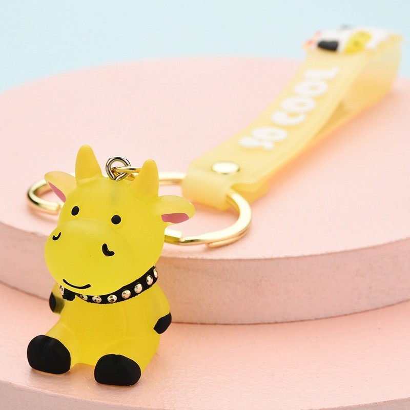 Resin cow / bull - keychainKeyrings