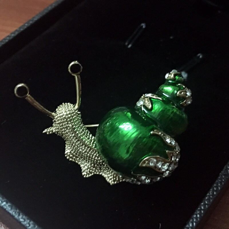 Enamel / crystal snail - broochBrooches
