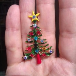 Christmas tree - with star / crystals - broochBrooches