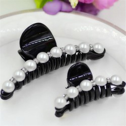 Hair clip with pearlsHair clips