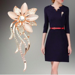 Opal crystal flower - elegant broochBrooches