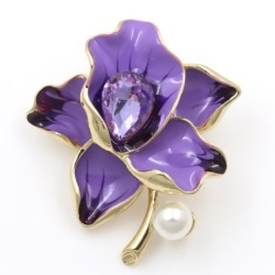 Flower with crystal / pearl - golden broochBrooches