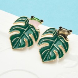Frog and the leaf - enamel broochBrooches