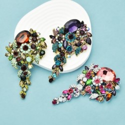Elegant brooch with crystal flowersBrooches