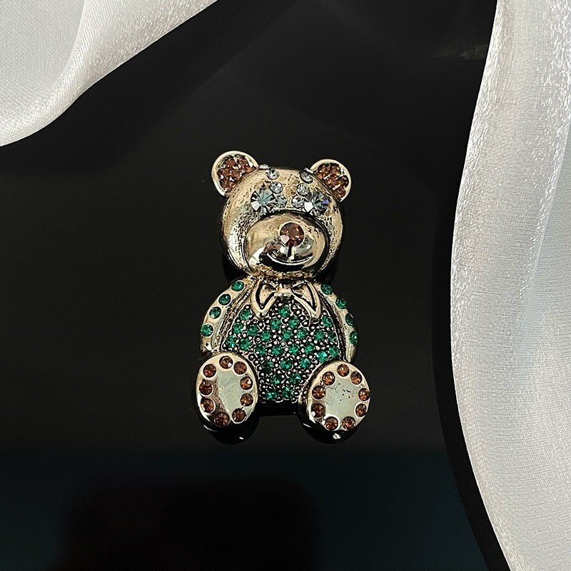Crystal bear broochBrooches