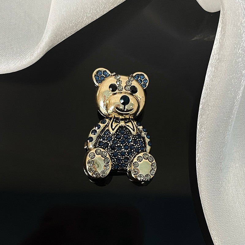 Crystal bear broochBrooches