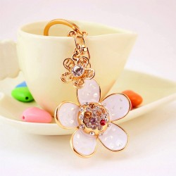 Daisy flower with pearl and crystal - keyringKeyrings