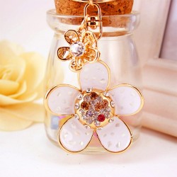 Daisy flower with pearl and crystal - keyringKeyrings
