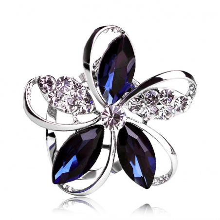 Crystal flower broochBrooches