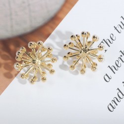 Pearl flower - small stud earringsEarrings