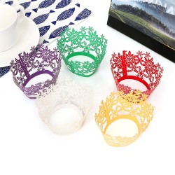Christmas covers for muffins & cupcakes - paper wrappers 12 piecesBakeware