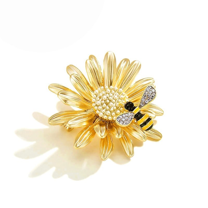 Crystal bee and daisy - an elegant broochBrooches